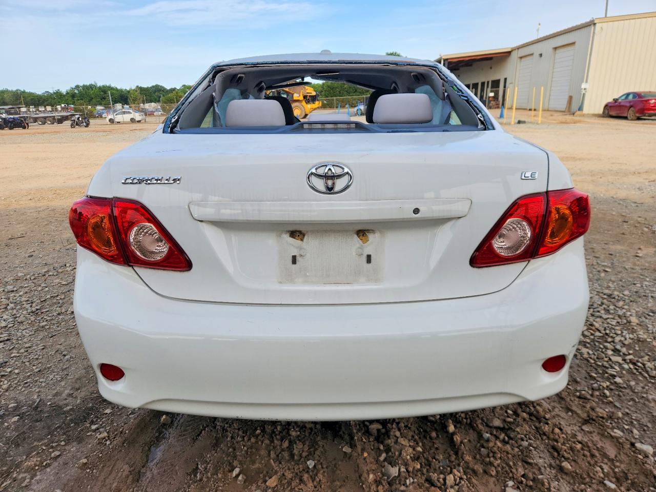 2010 TOYOTA COROLLA LE photo 11