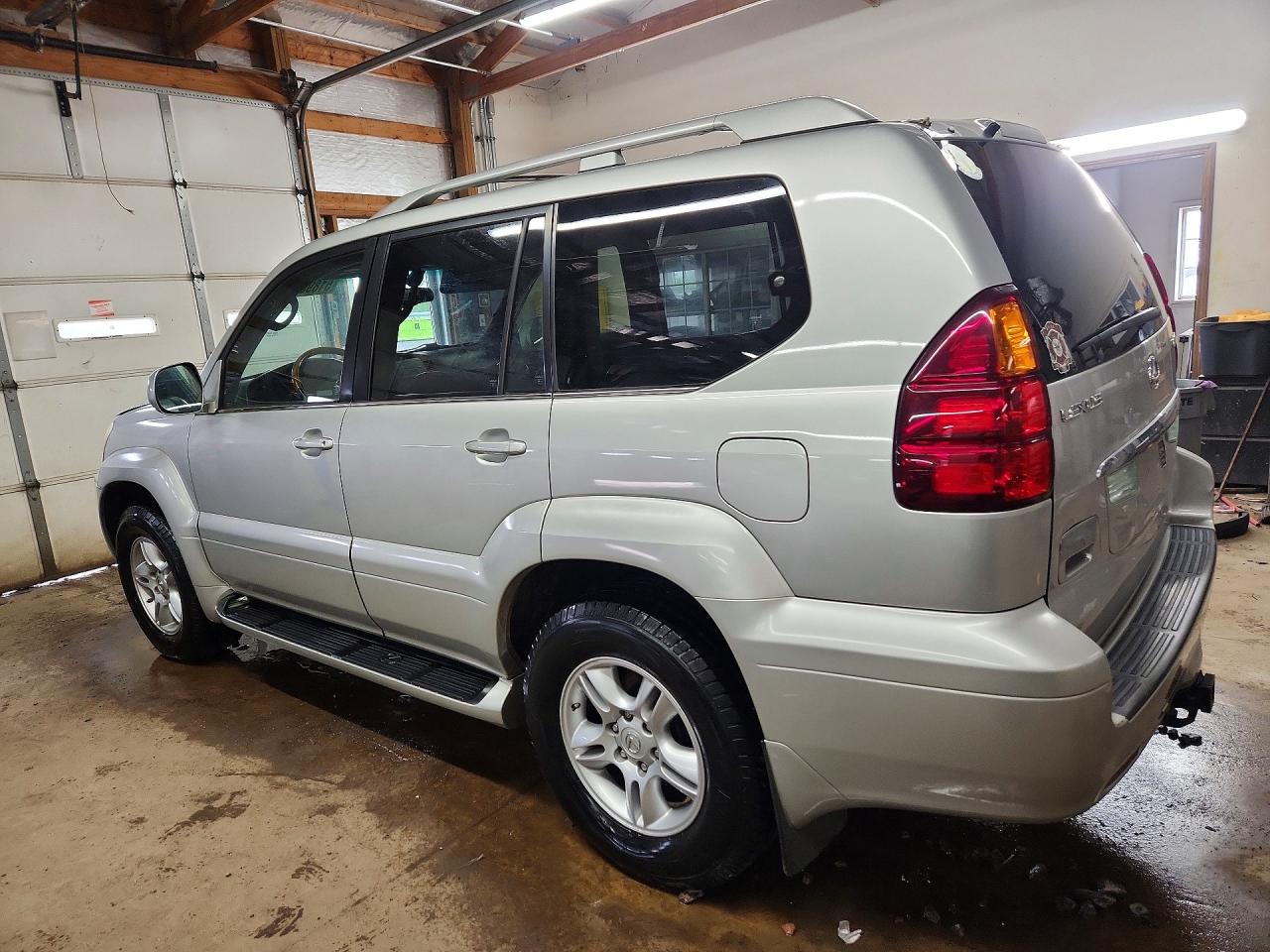 2005 LEXUS GX 470 photo 3