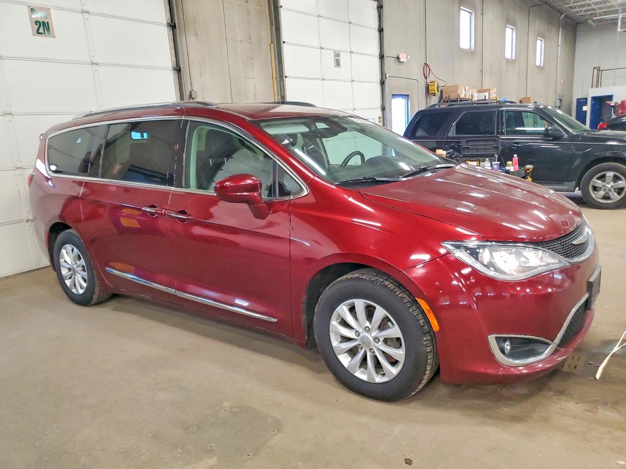 2019 CHRYSLER PACIFICA TOURING L photo 4