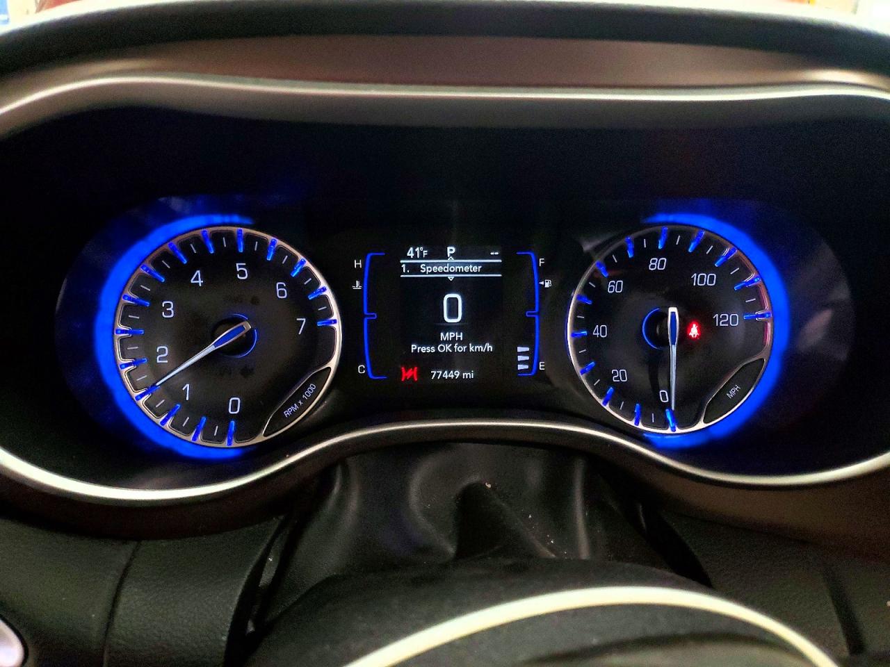 2019 CHRYSLER PACIFICA TOURING L photo 9