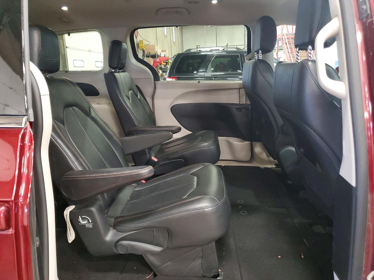 2019 CHRYSLER PACIFICA TOURING L photo 11