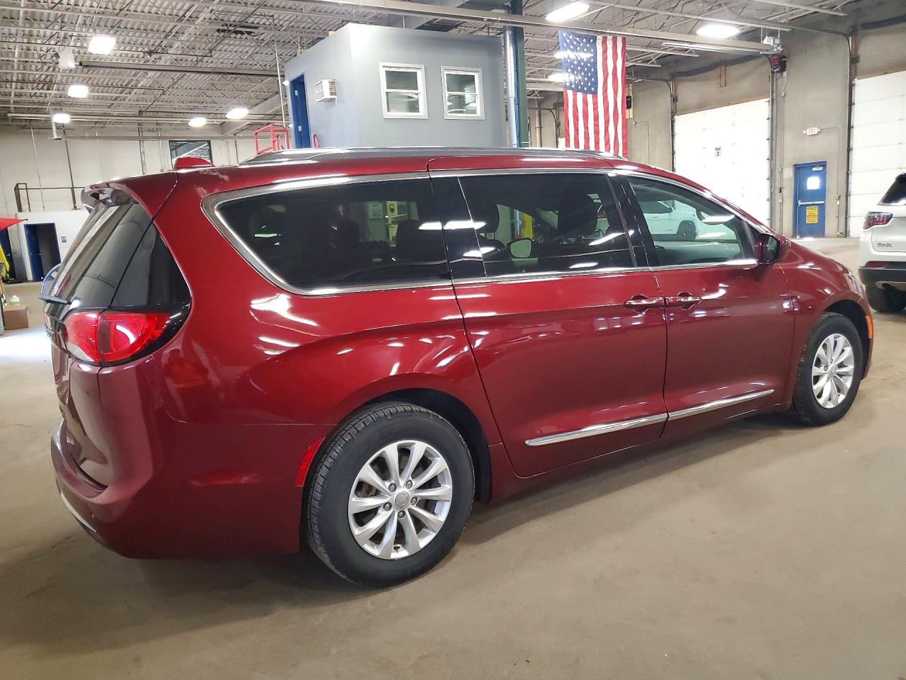 2019 CHRYSLER PACIFICA TOURING L photo 3