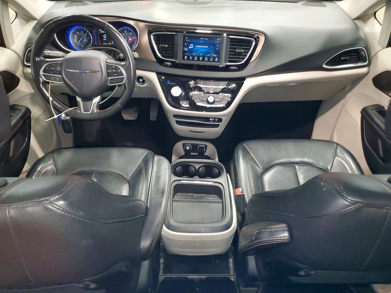 2019 CHRYSLER PACIFICA TOURING L photo 8