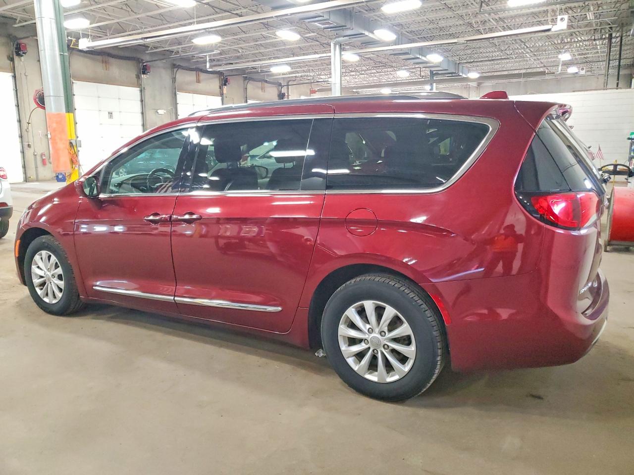 2019 CHRYSLER PACIFICA TOURING L photo 2
