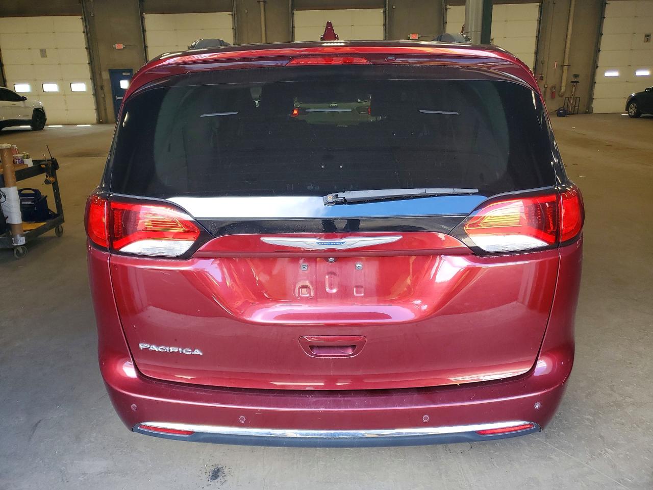 2019 CHRYSLER PACIFICA TOURING L photo 6
