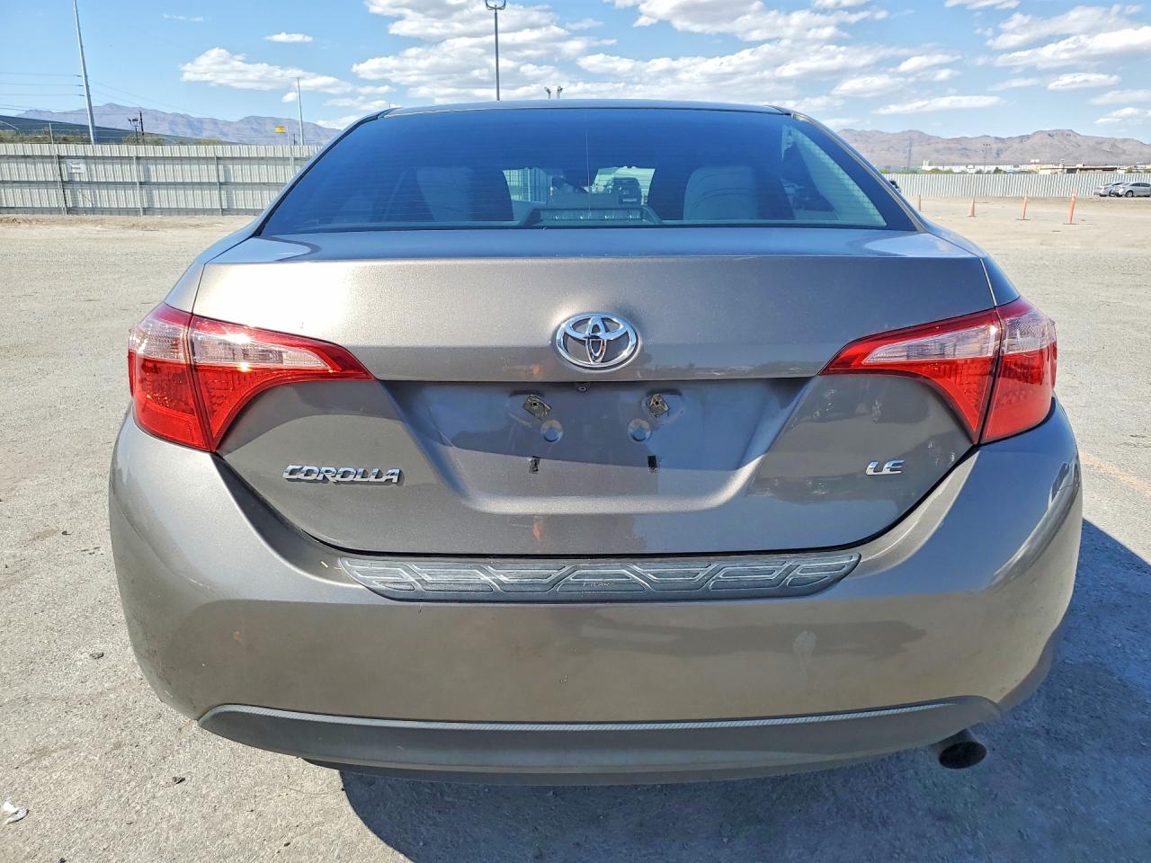 2018 TOYOTA COROLLA LE photo 16