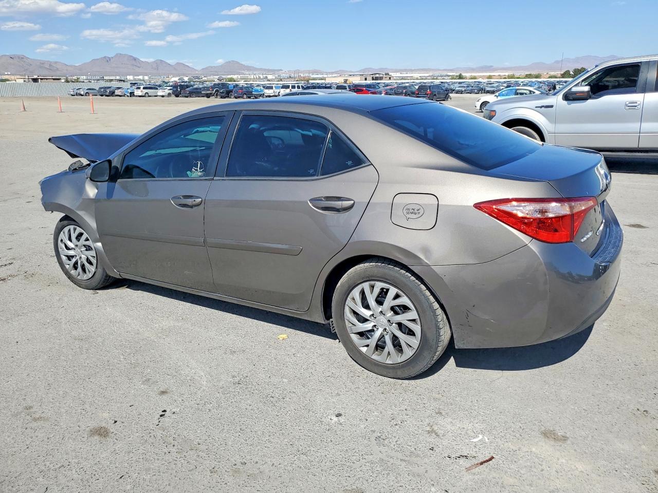 2018 TOYOTA COROLLA LE photo 4