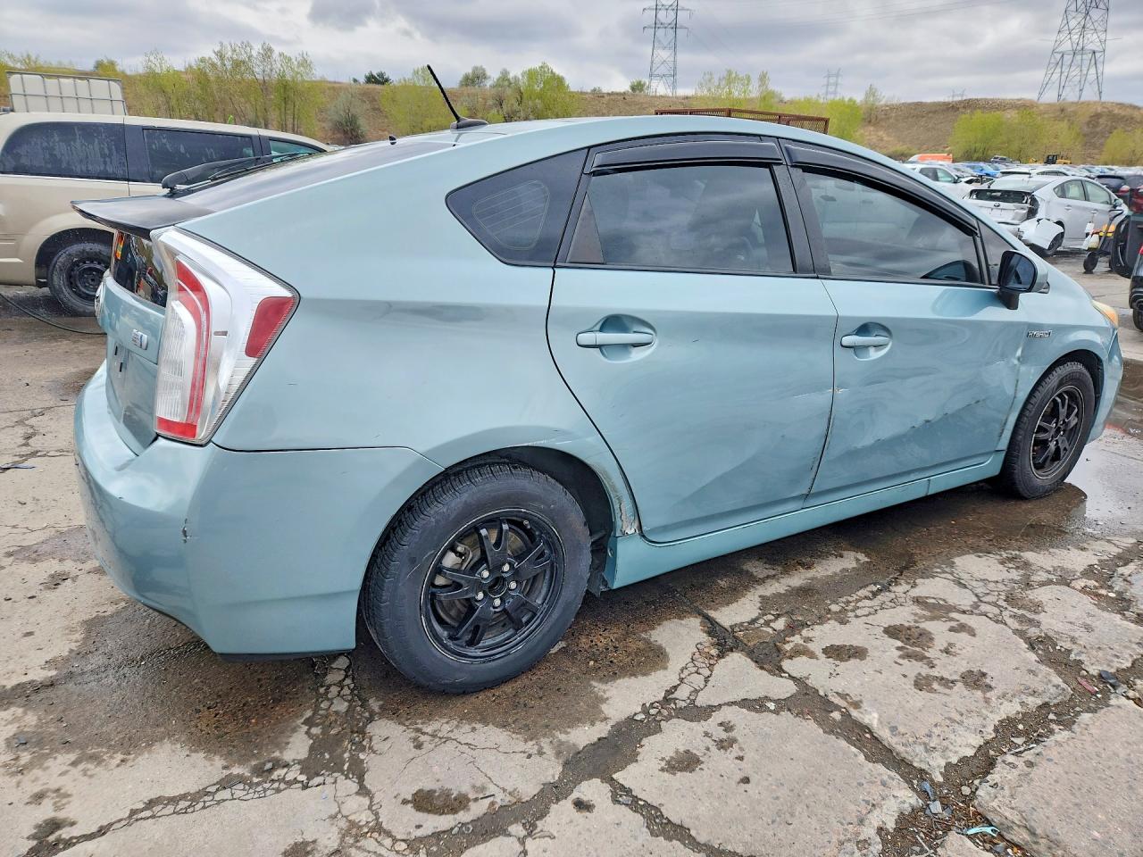 2013 TOYOTA PRIUS THREE photo 5