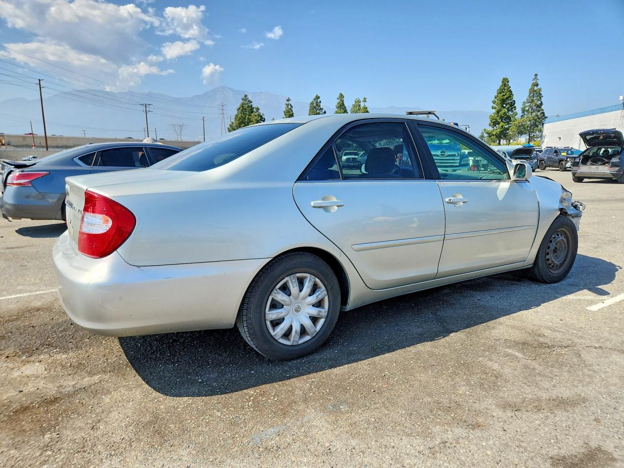 2002 TOYOTA CAMRY LE photo 5