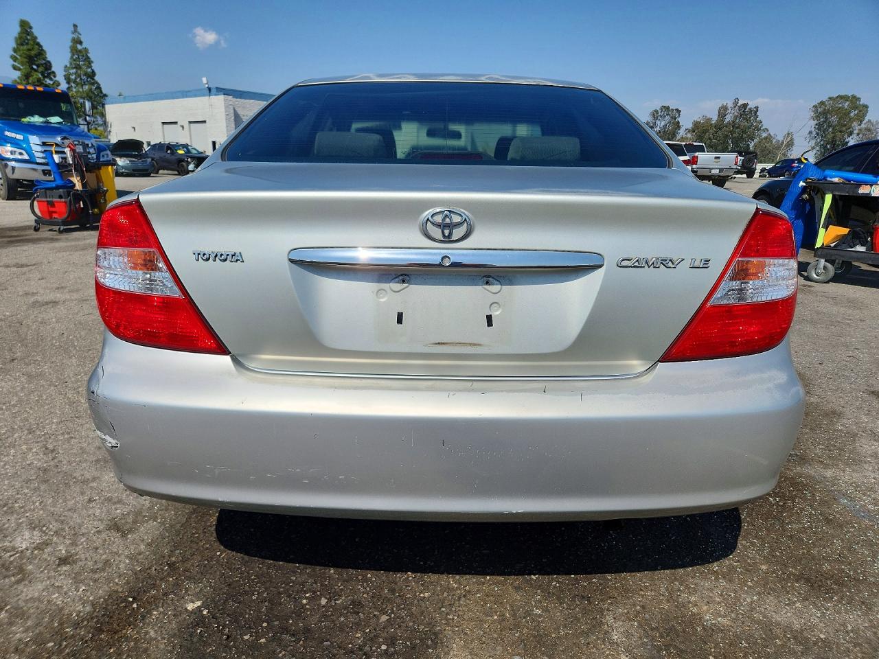 2002 TOYOTA CAMRY LE photo 11