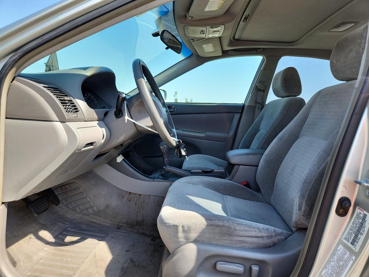 2002 TOYOTA CAMRY LE photo 13