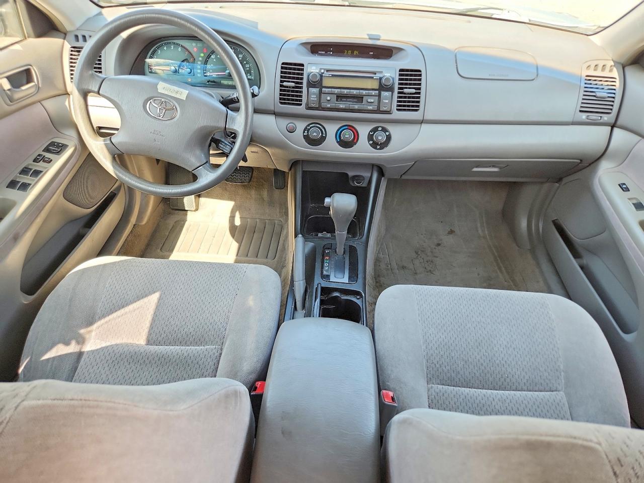2002 TOYOTA CAMRY LE photo 15