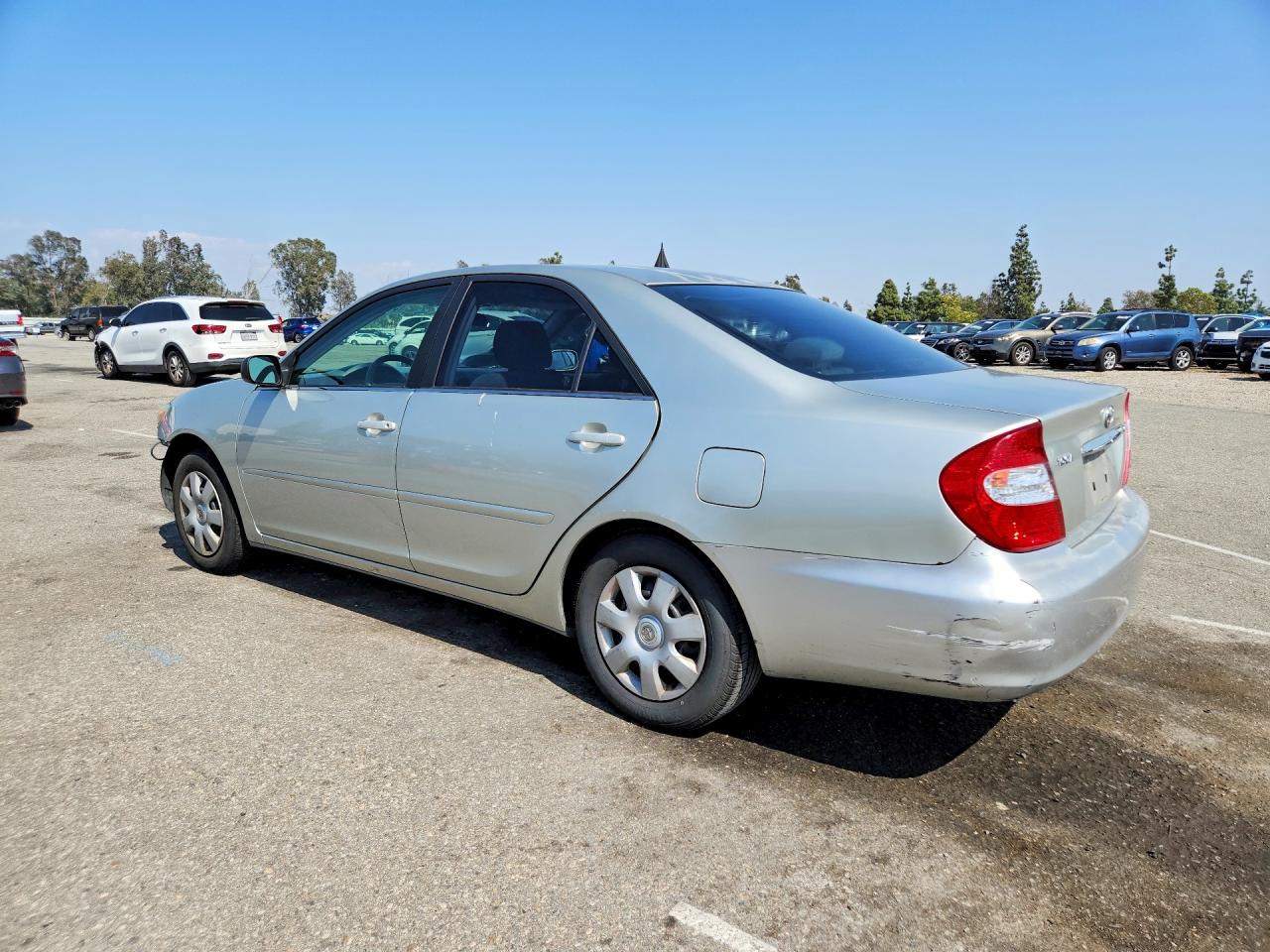 2002 TOYOTA CAMRY LE photo 3