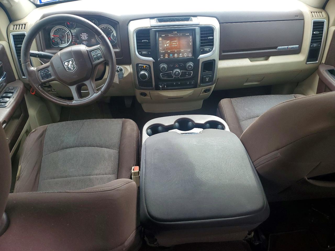 2016 RAM 1500 SLT photo 8