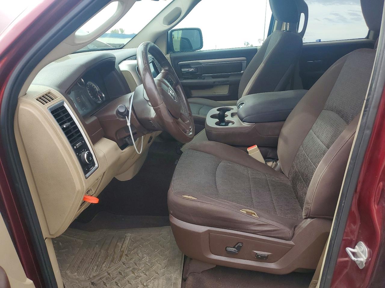 2016 RAM 1500 SLT photo 7