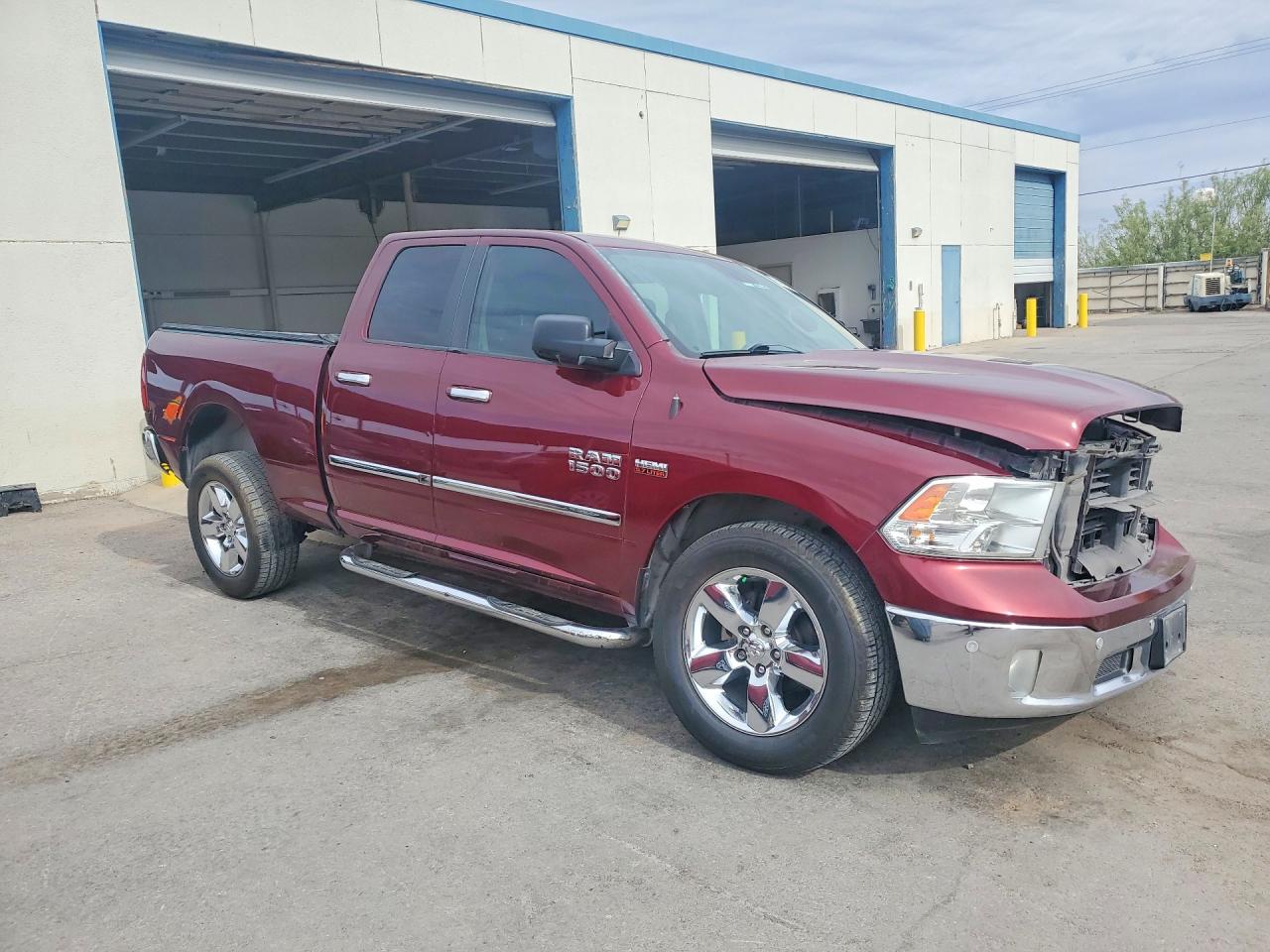 2016 RAM 1500 SLT photo 4