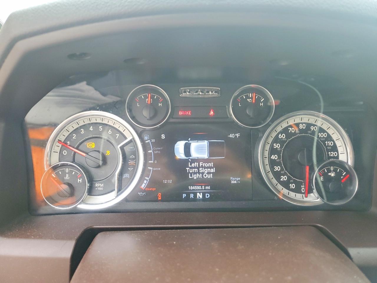 2016 RAM 1500 SLT photo 9
