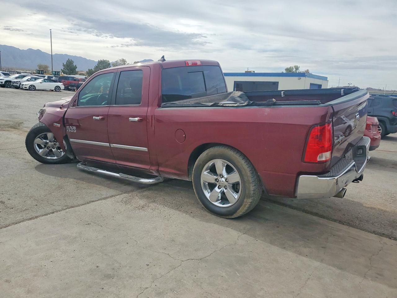 2016 RAM 1500 SLT photo 2