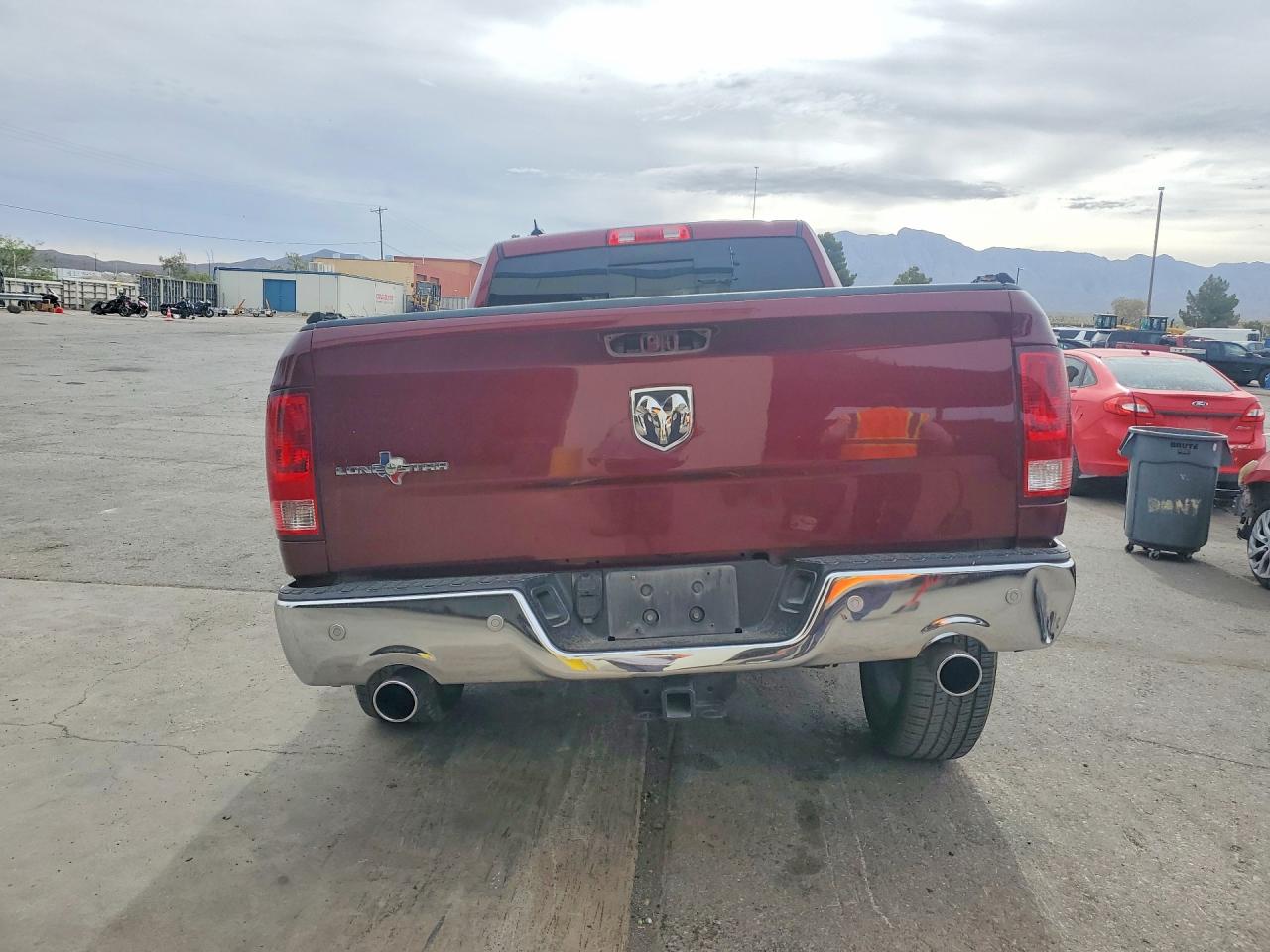 2016 RAM 1500 SLT photo 6