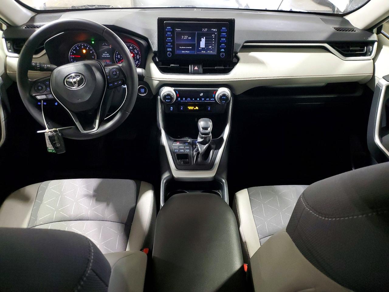2019 TOYOTA RAV4 XLE photo 22