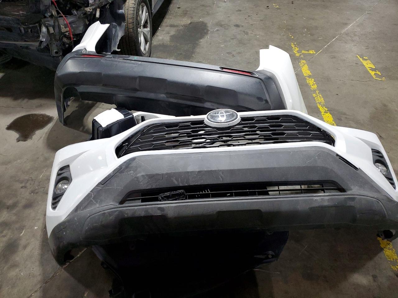 2019 TOYOTA RAV4 XLE photo 37