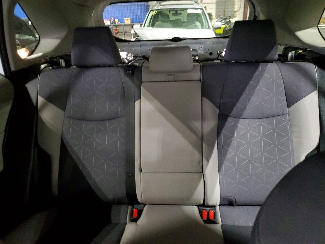 2019 TOYOTA RAV4 XLE photo 28