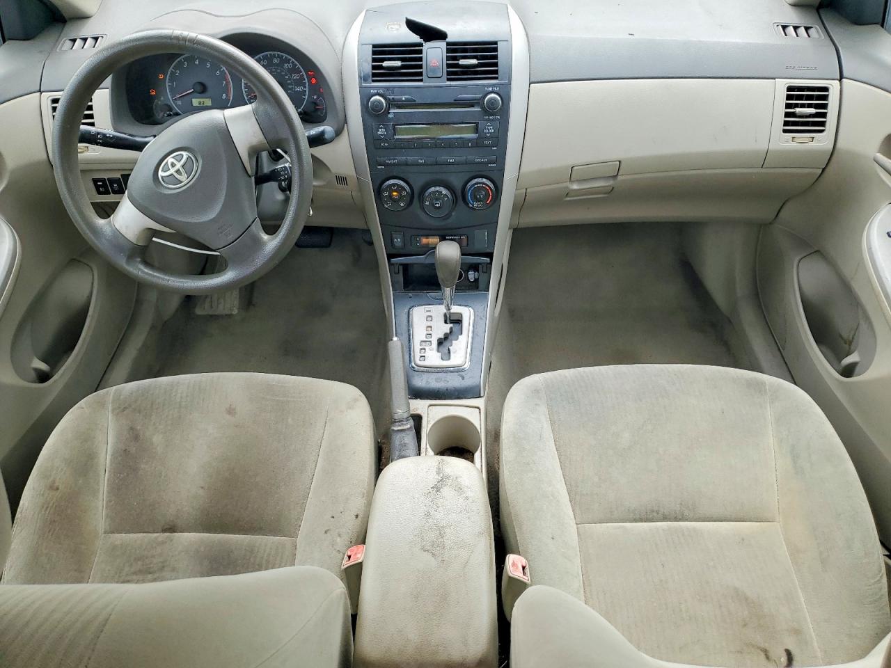 2010 TOYOTA COROLLA LE photo 8