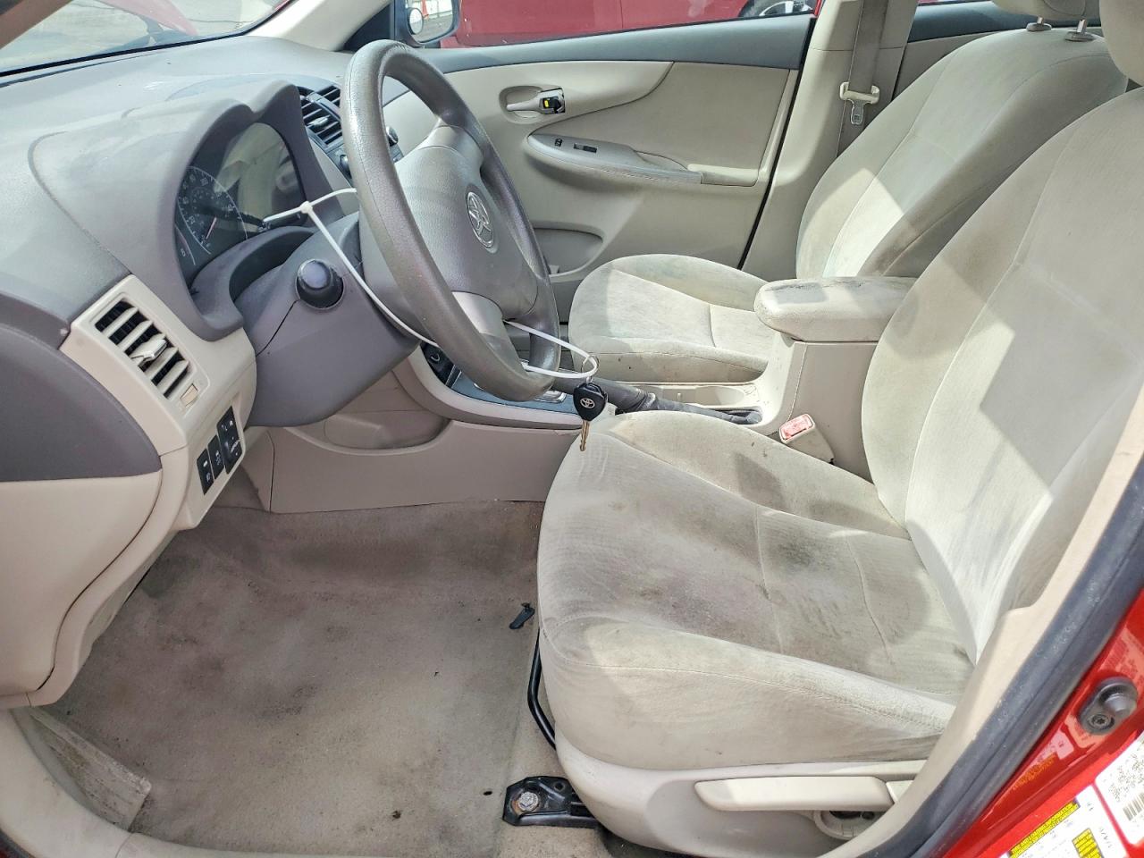 2010 TOYOTA COROLLA LE photo 7