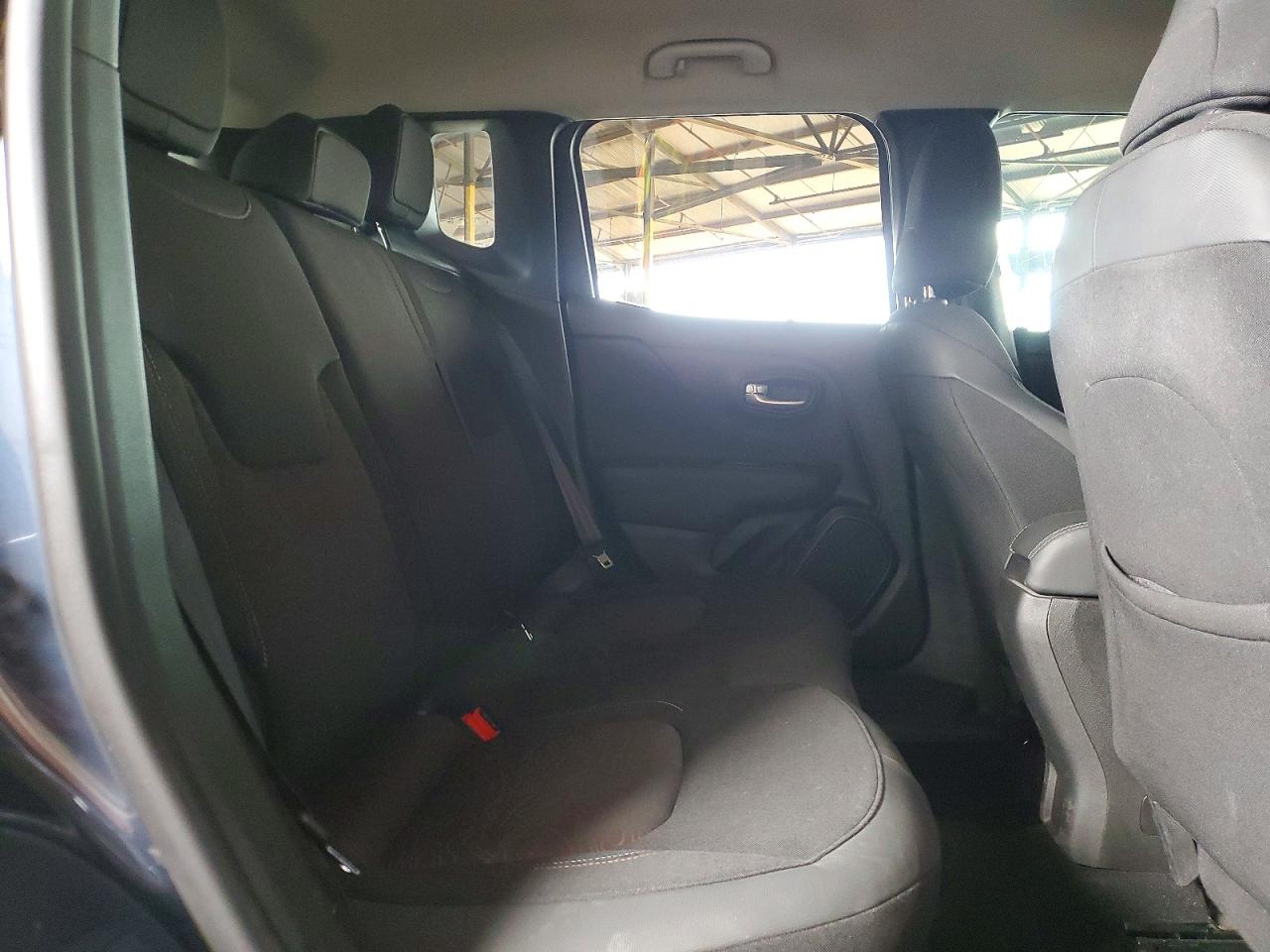 2023 JEEP RENEGADE LATITUDE photo 28