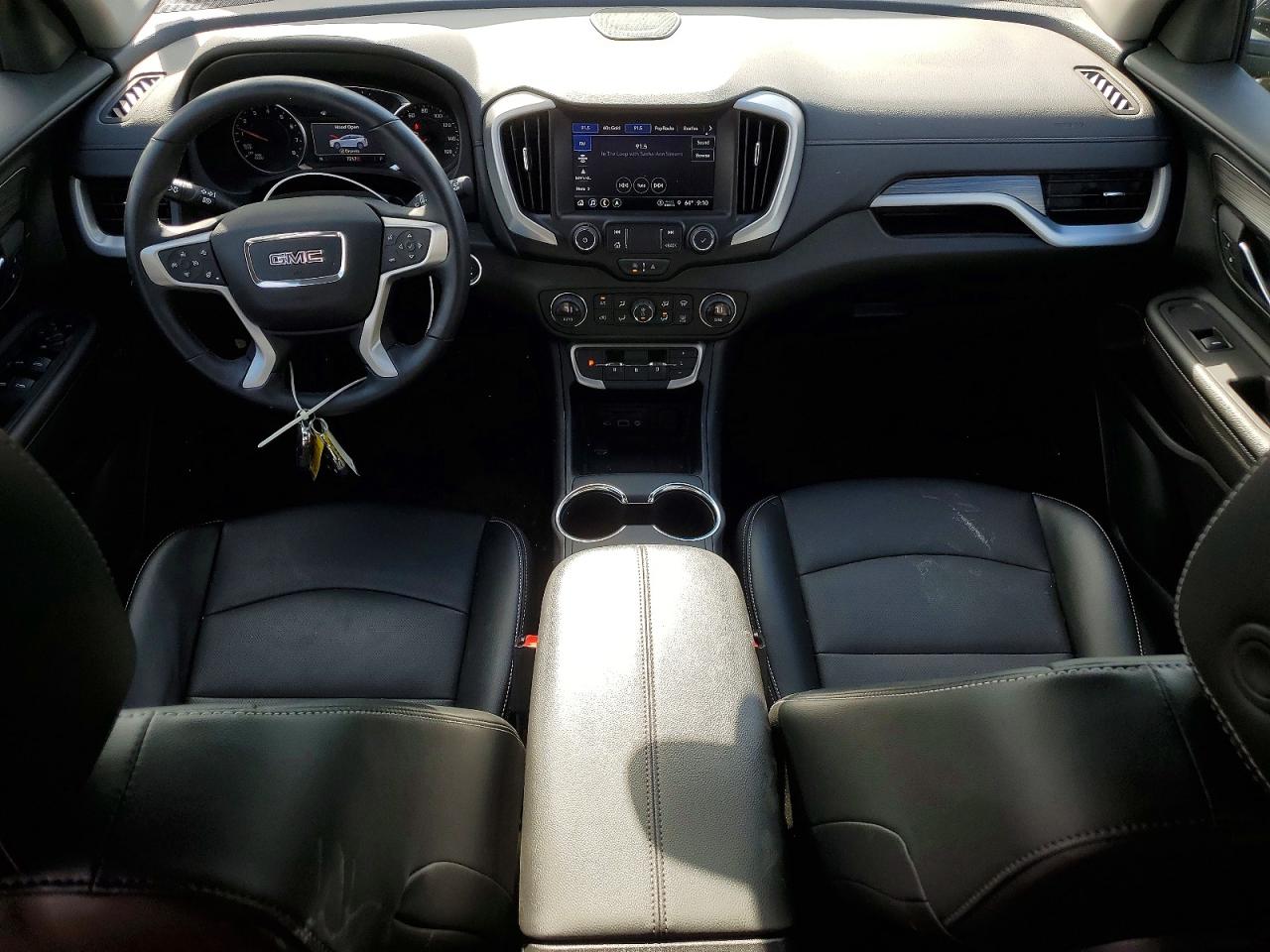 2024 GMC TERRAIN SLT photo 8