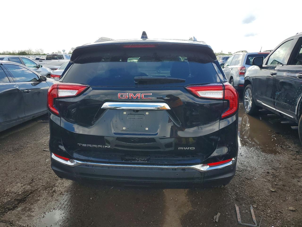 2024 GMC TERRAIN SLT photo 6