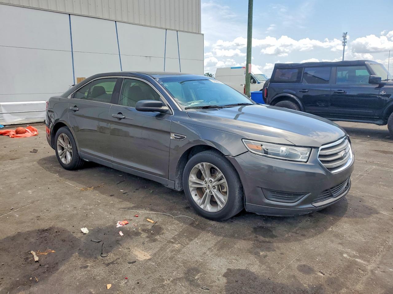 2018 FORD TAURUS SE photo 4
