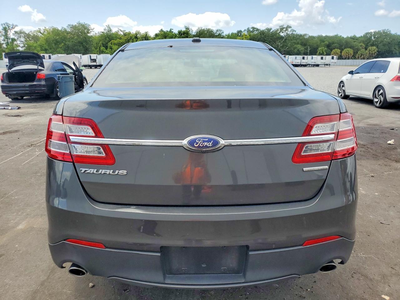 2018 FORD TAURUS SE photo 6