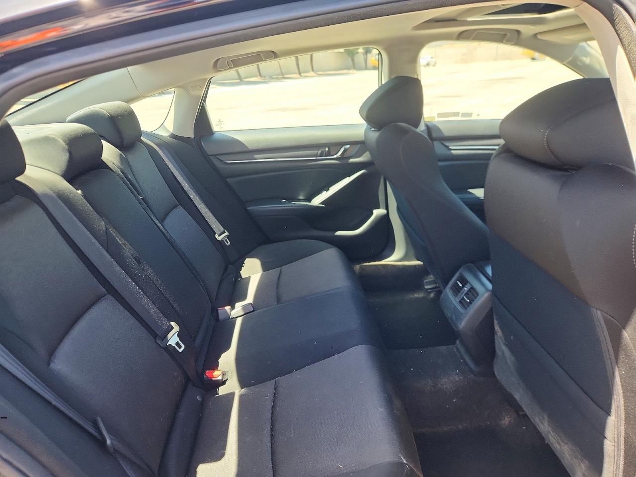 2018 HONDA ACCORD EX photo 28