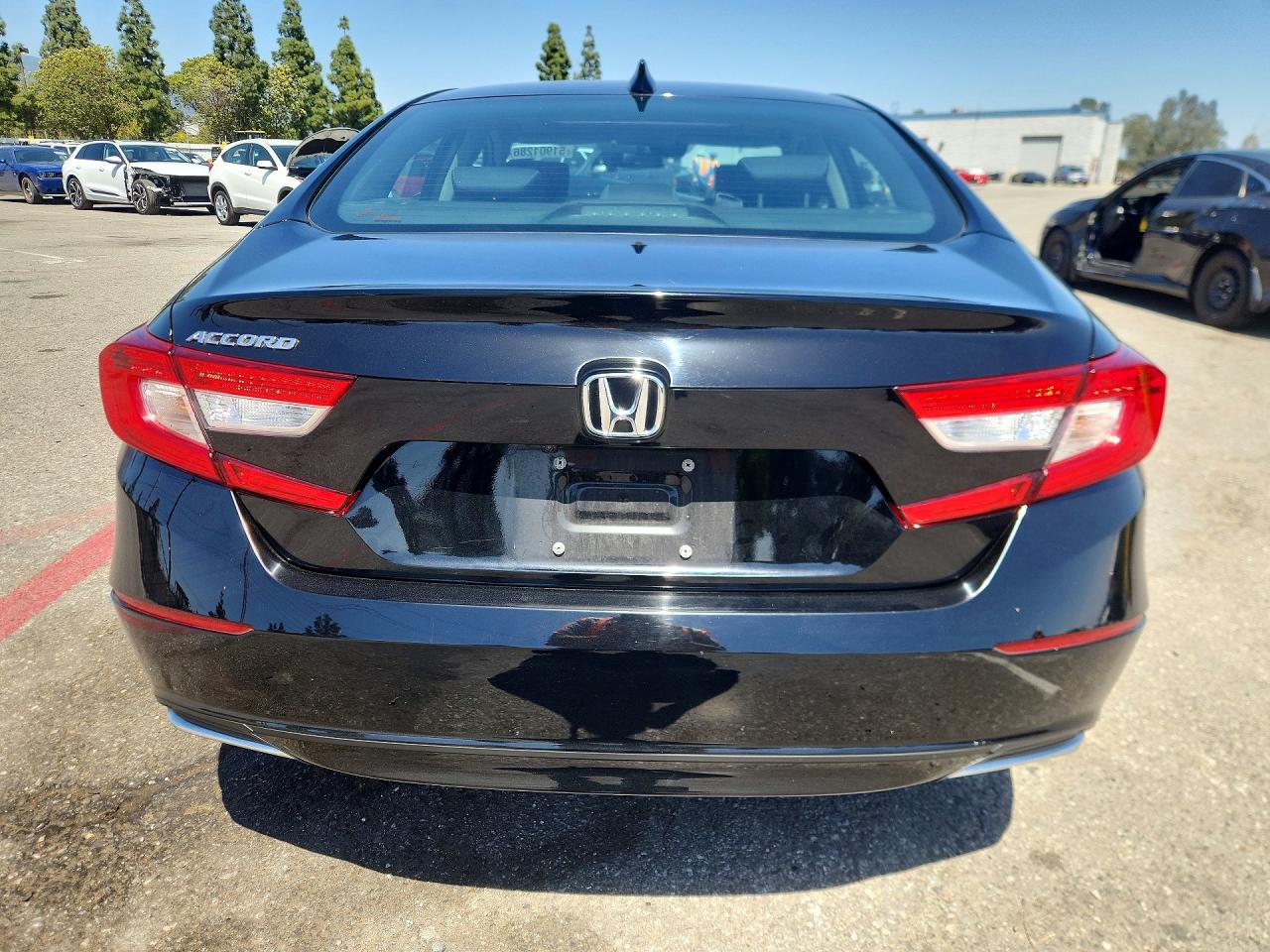 2018 HONDA ACCORD EX photo 16