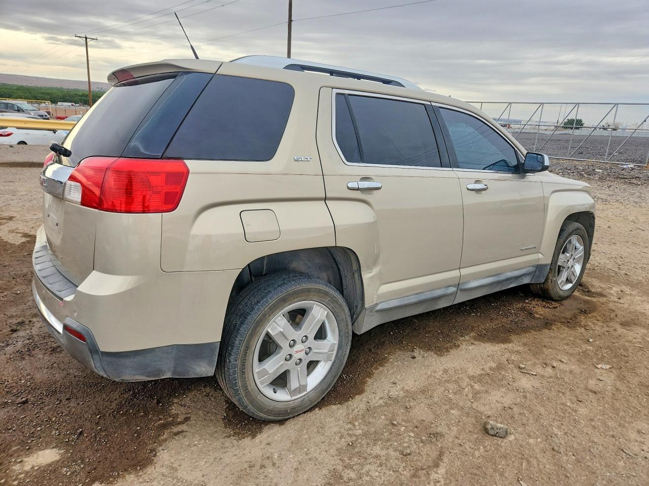 2012 GMC TERRAIN SLT photo 3