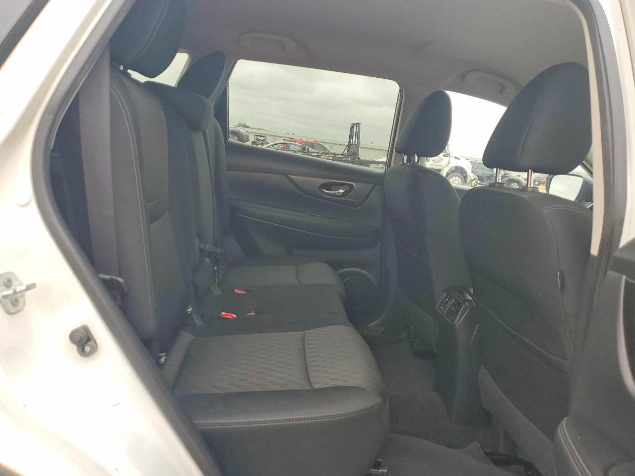 2017 NISSAN ROGUE SV photo 28