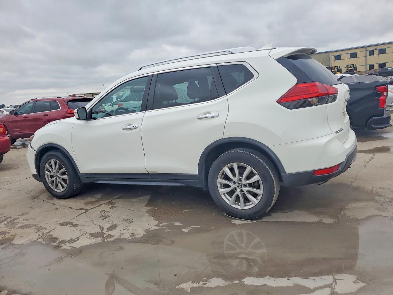 2017 NISSAN ROGUE SV photo 4