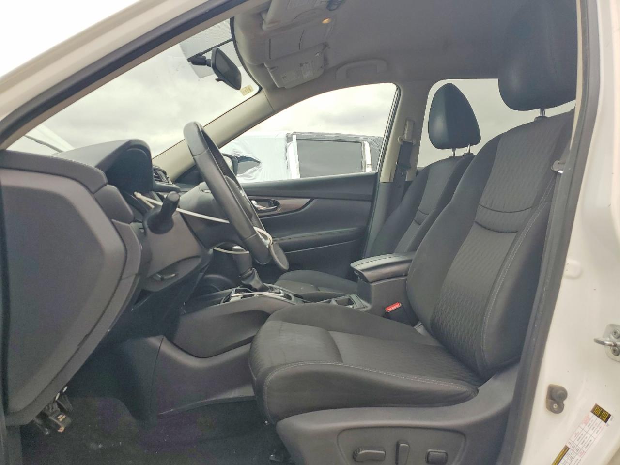 2017 NISSAN ROGUE SV photo 19