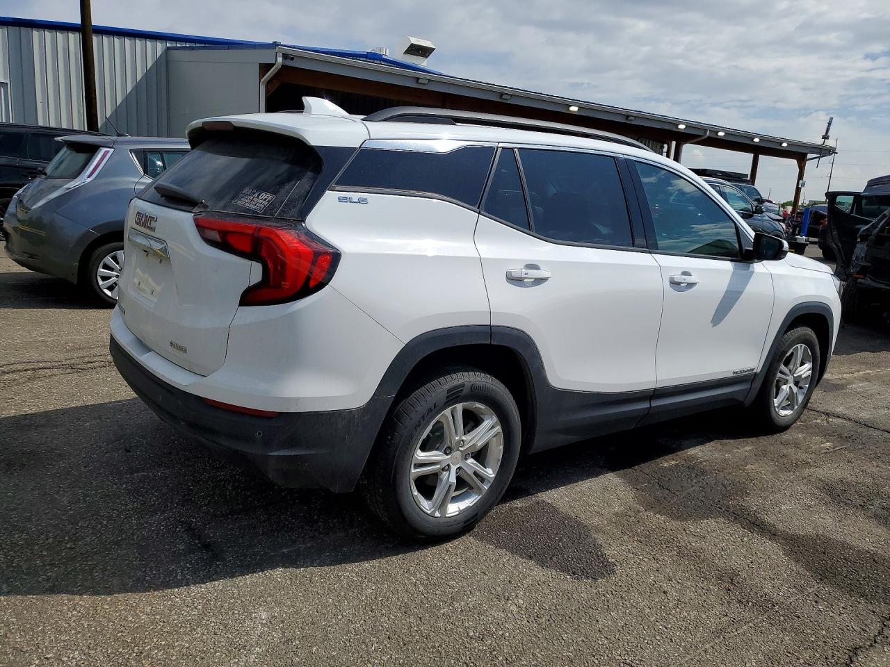 2020 GMC TERRAIN SLE photo 3