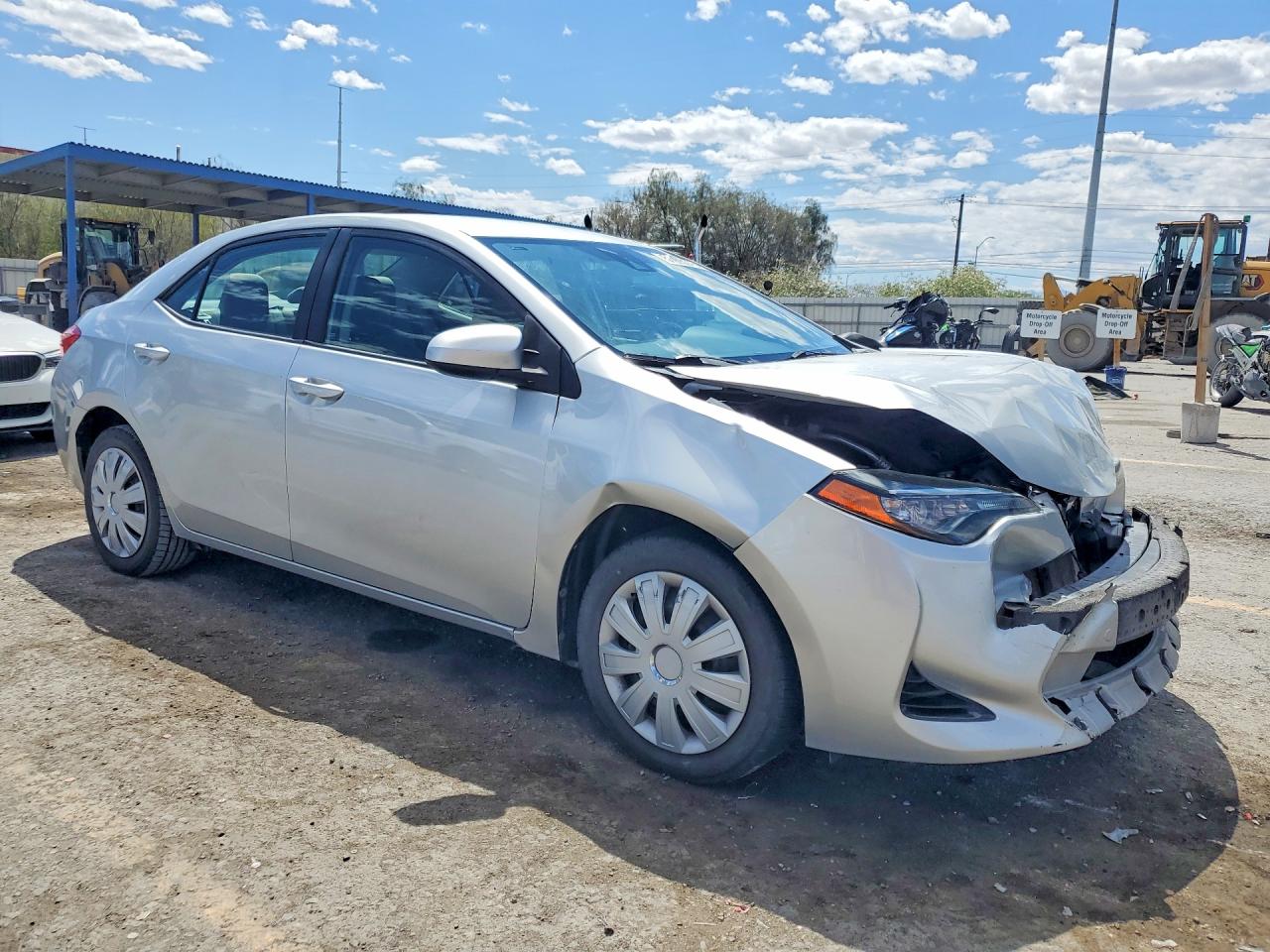 2017 TOYOTA COROLLA LE photo 10