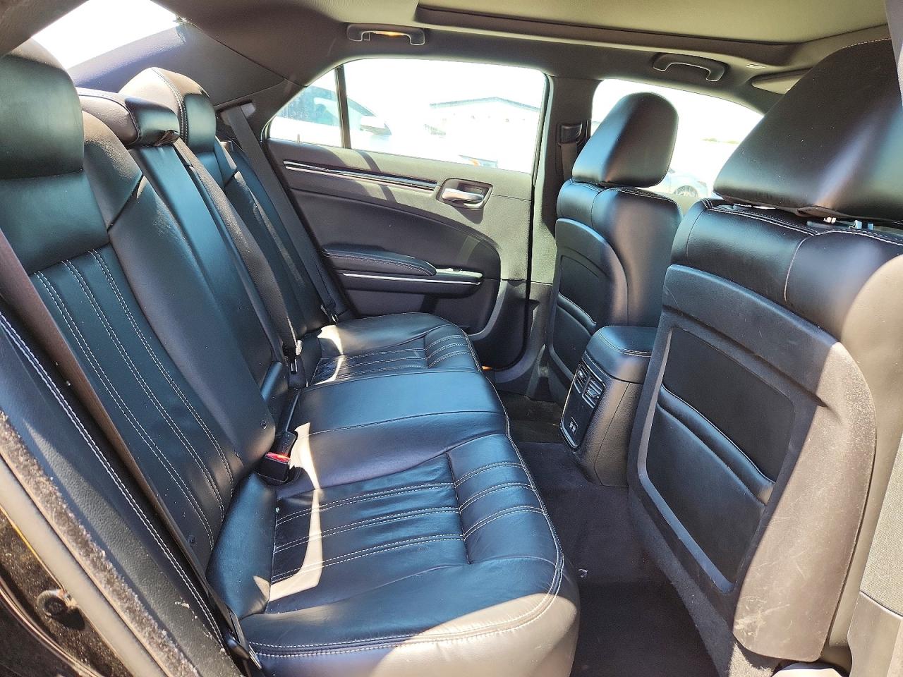 2018 CHRYSLER 300 S photo 10