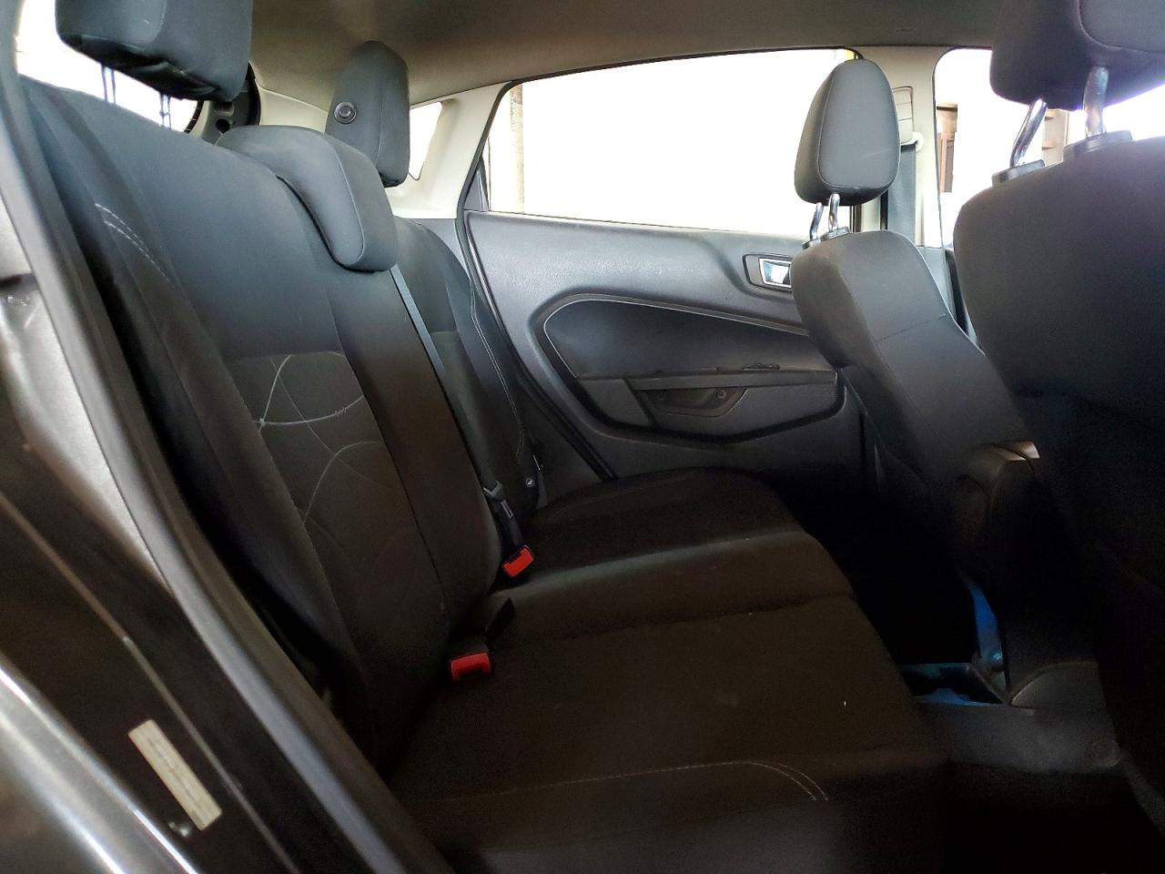 2016 FORD FIESTA SE photo 31