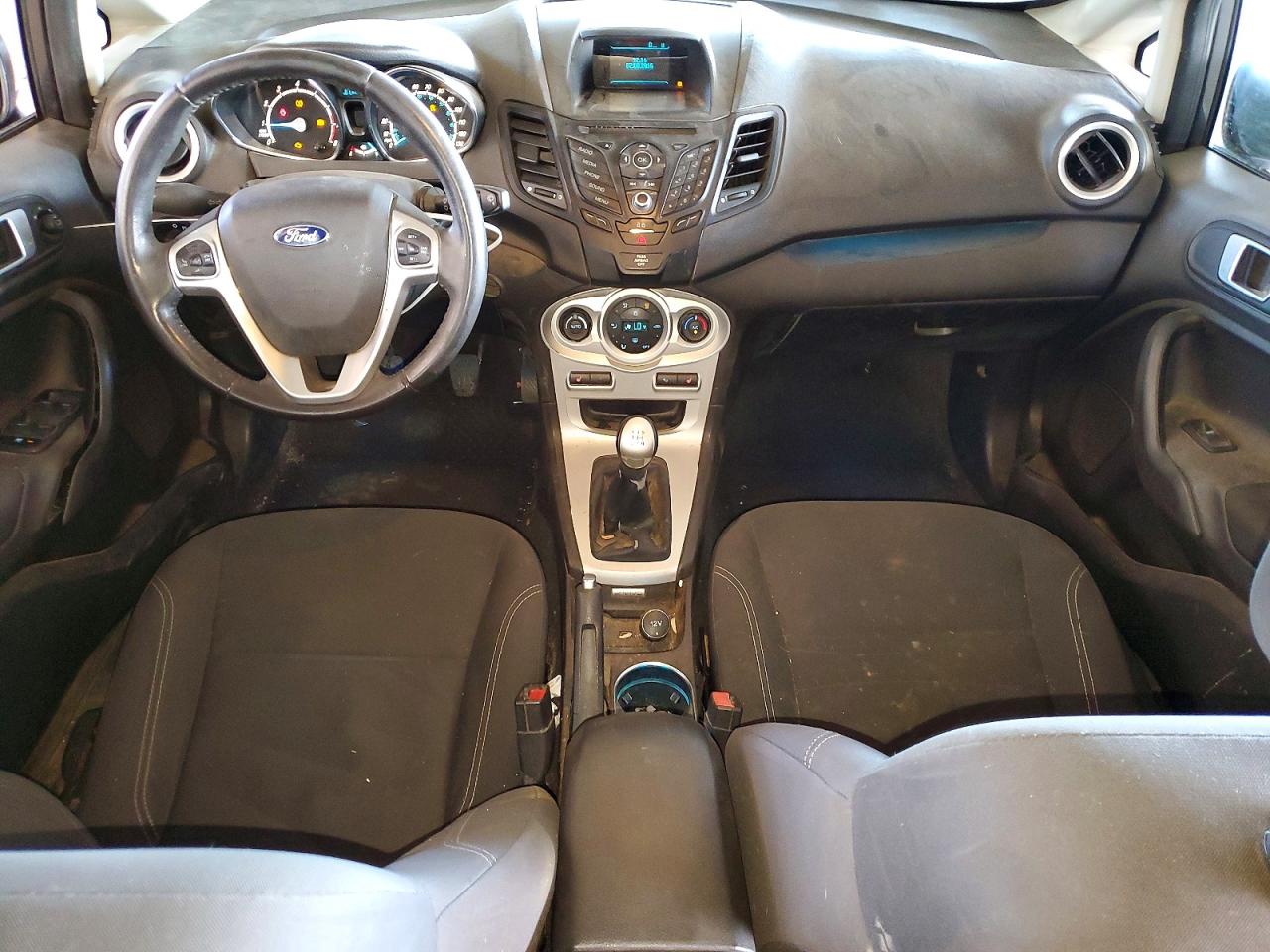 2016 FORD FIESTA SE photo 25
