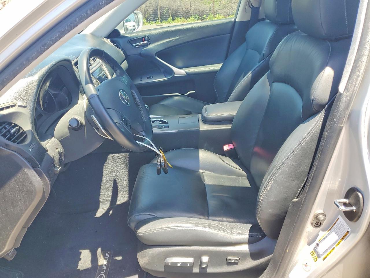 2010 LEXUS IS 250 photo 19