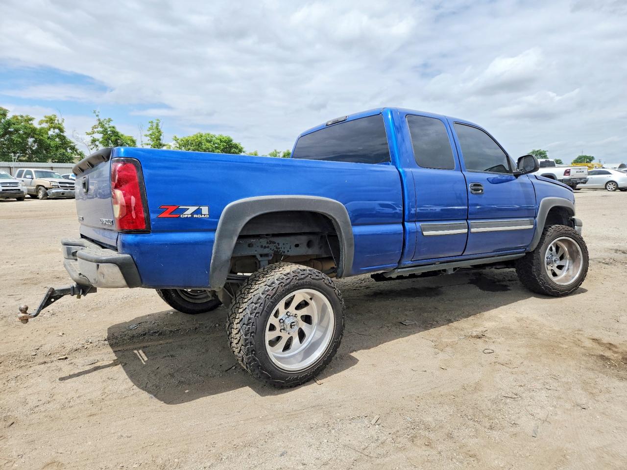 2004 CHEVROLET SILVERADO K1500 photo 7