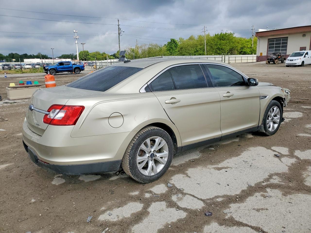 2010 FORD TAURUS SEL photo 3