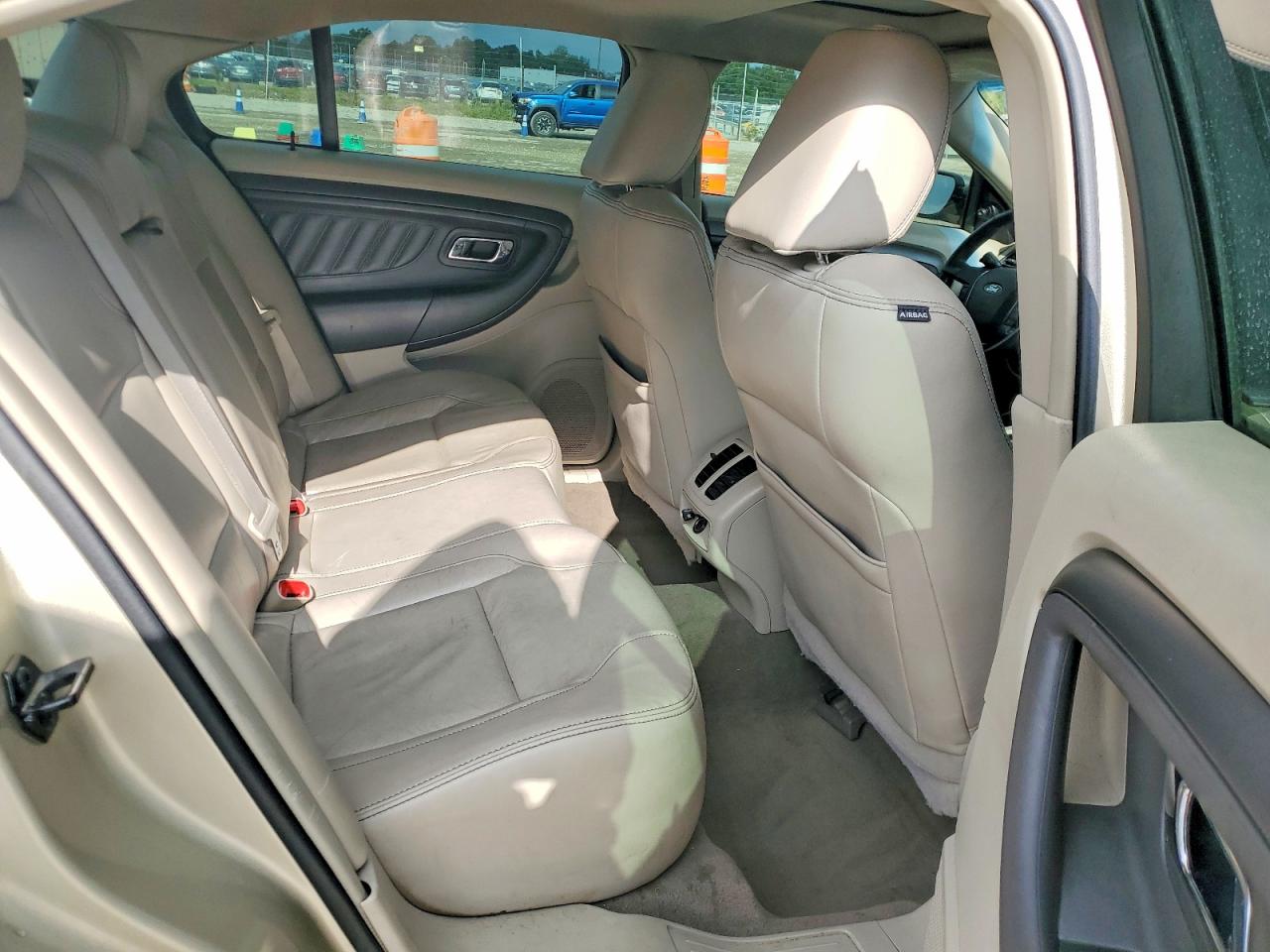 2010 FORD TAURUS SEL photo 10