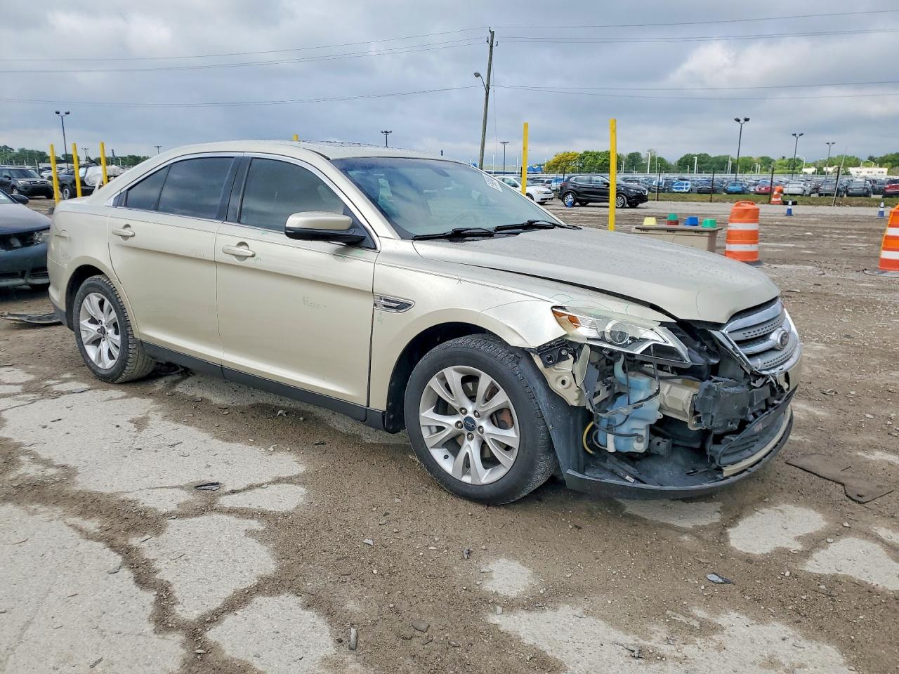 2010 FORD TAURUS SEL photo 4