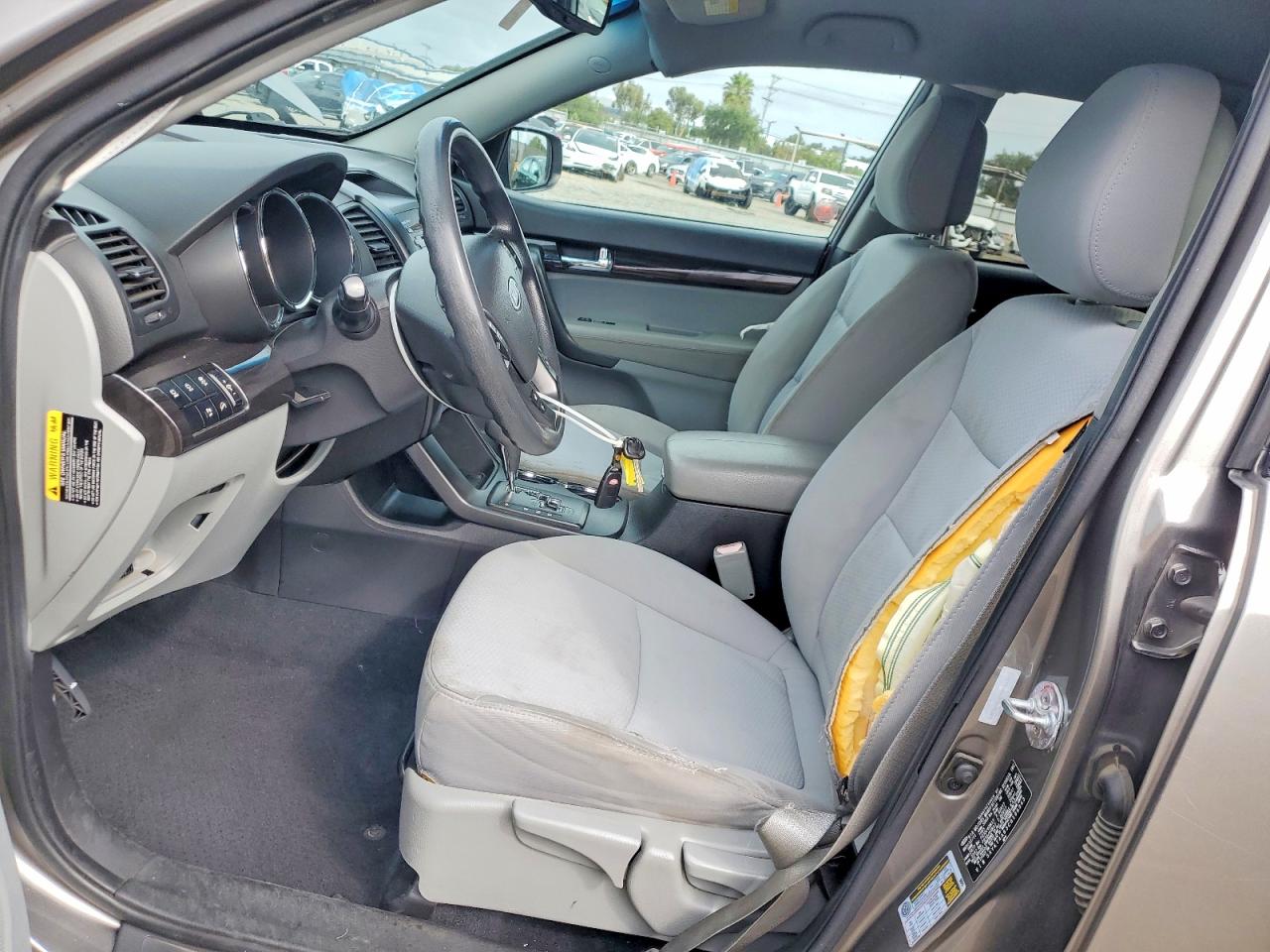 2012 KIA SORENTO LX photo 7